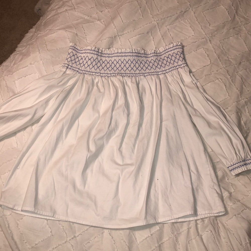 like new off the shoulder blouse💙